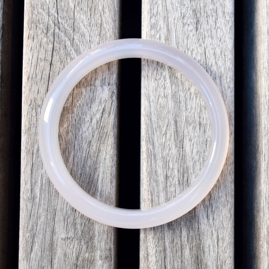 56.7 mm Gray Agate Bangle