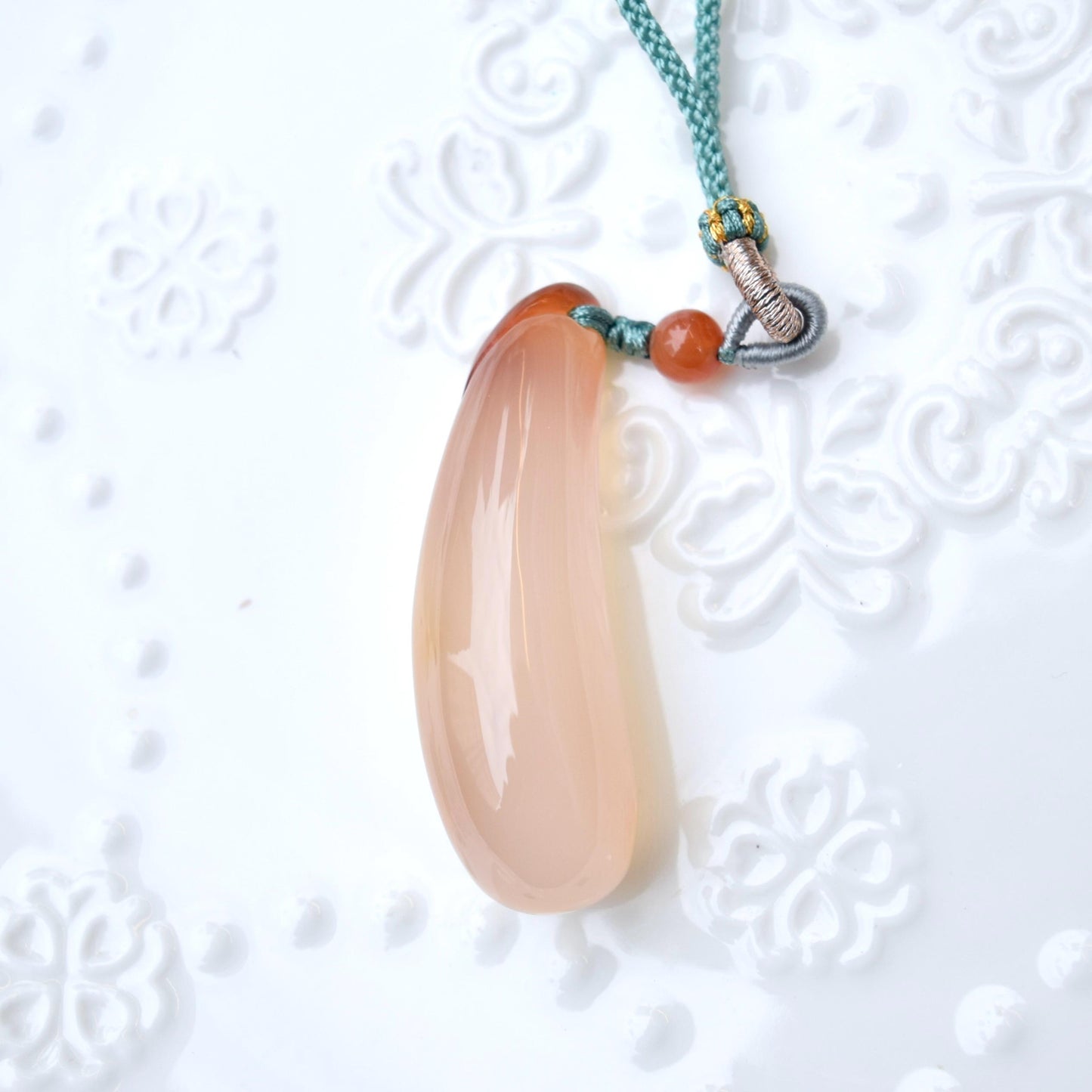 Agate Flower Carved Pendant Rope Necklace