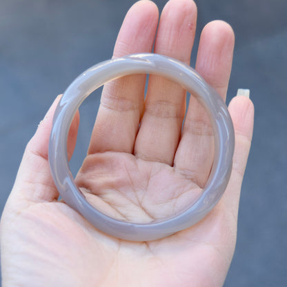 58.1 mm Gray Agate Bangle