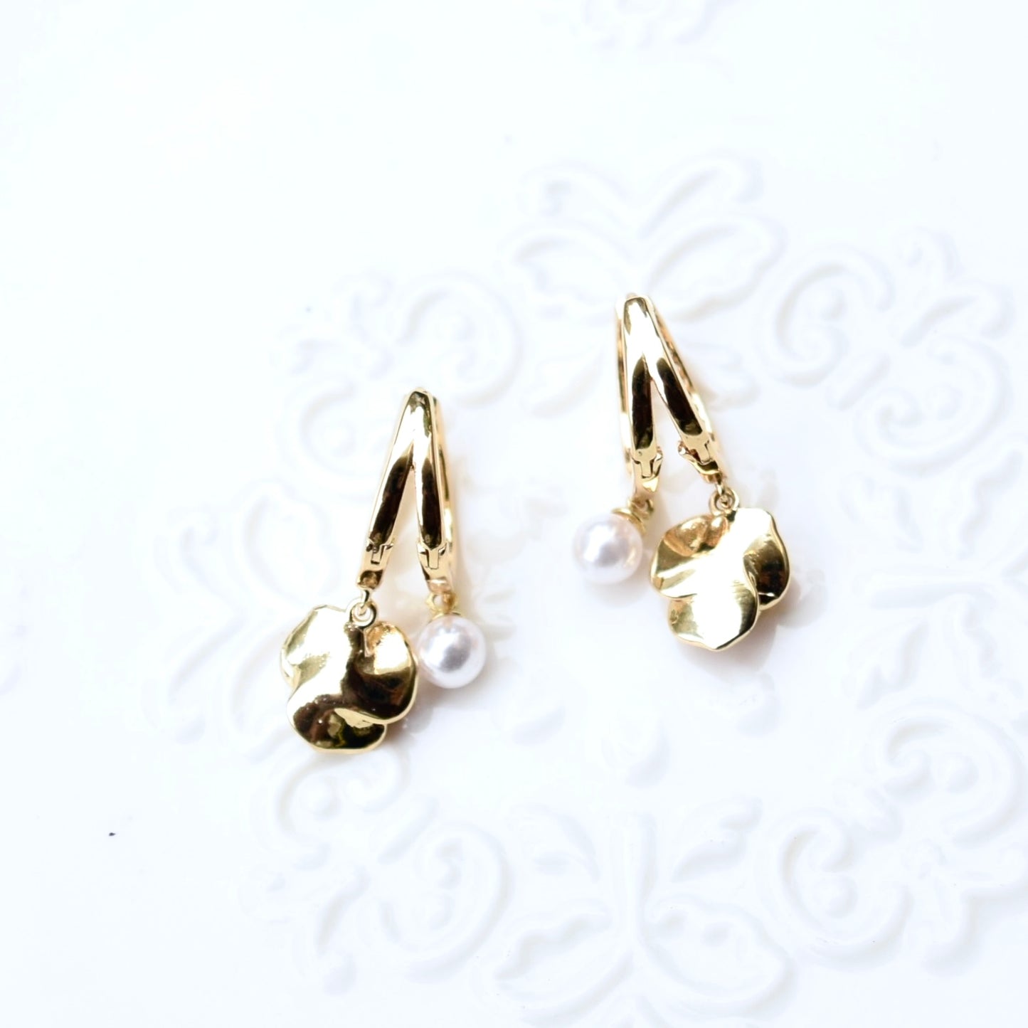 Drip Oil Brown Flower Pearl Circle Earrings