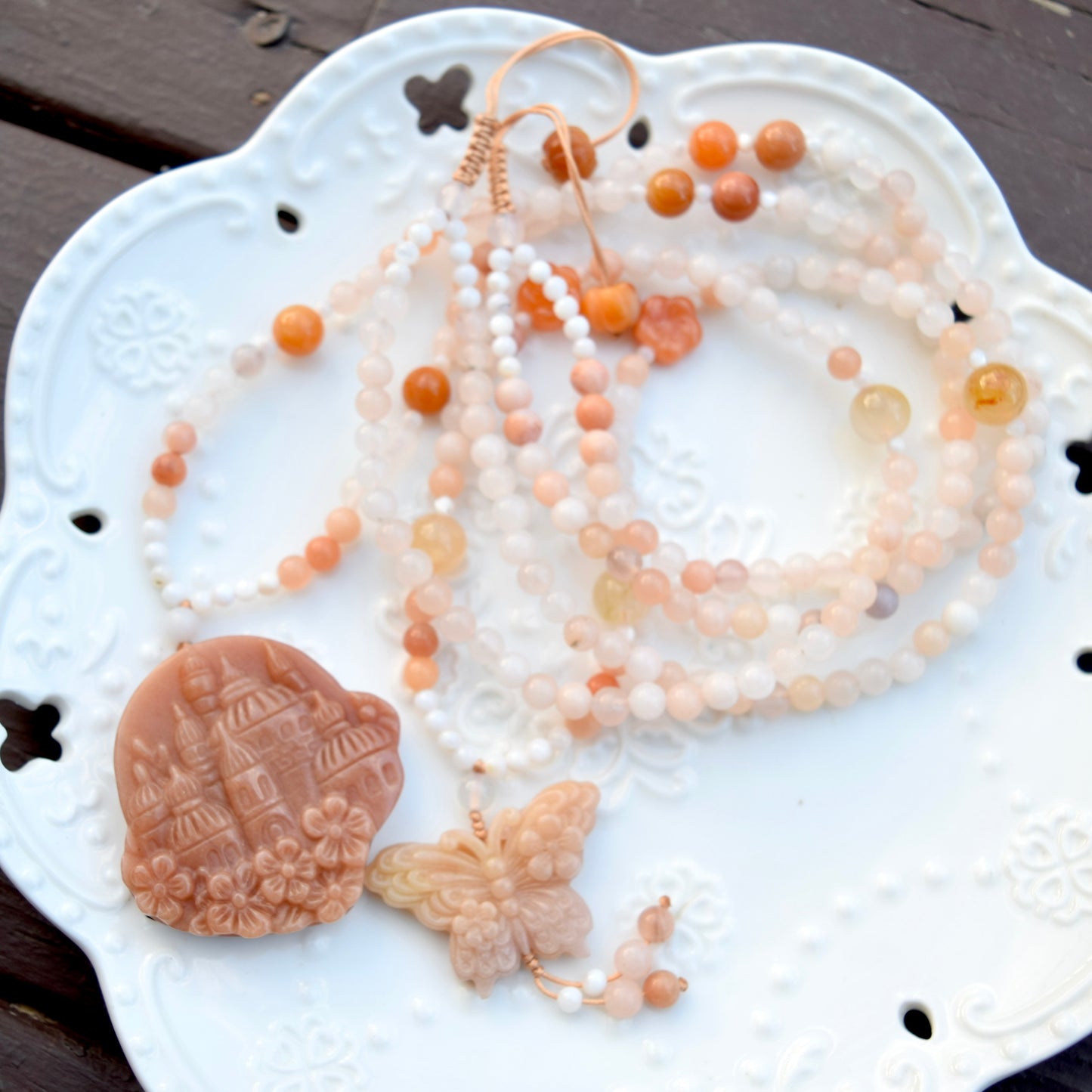 Flora Castle Butterfly Pendant Pendant Necklace - Pink jade