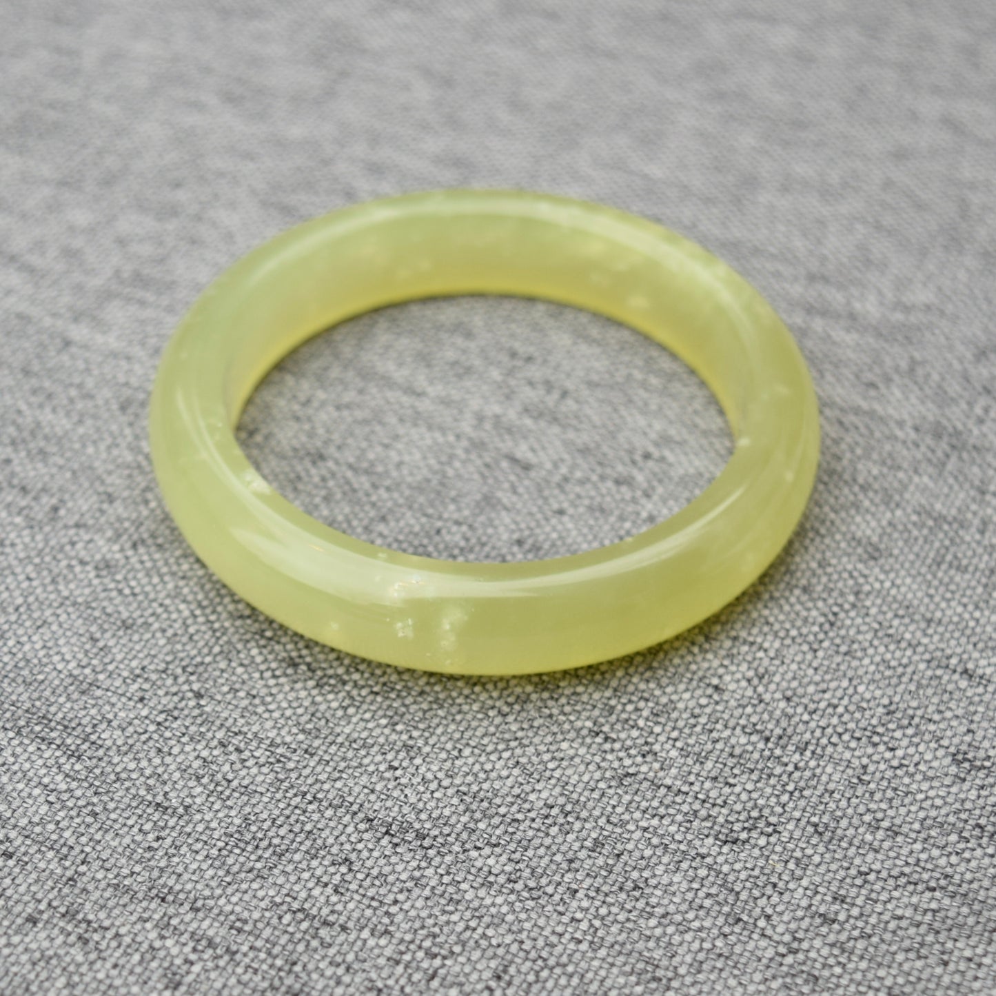 57.8 mm Serpentine Jade Bangle - Golden Green