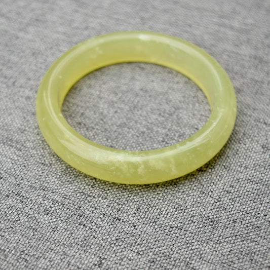 57.8 mm Serpentine Jade Bangle - Golden Green