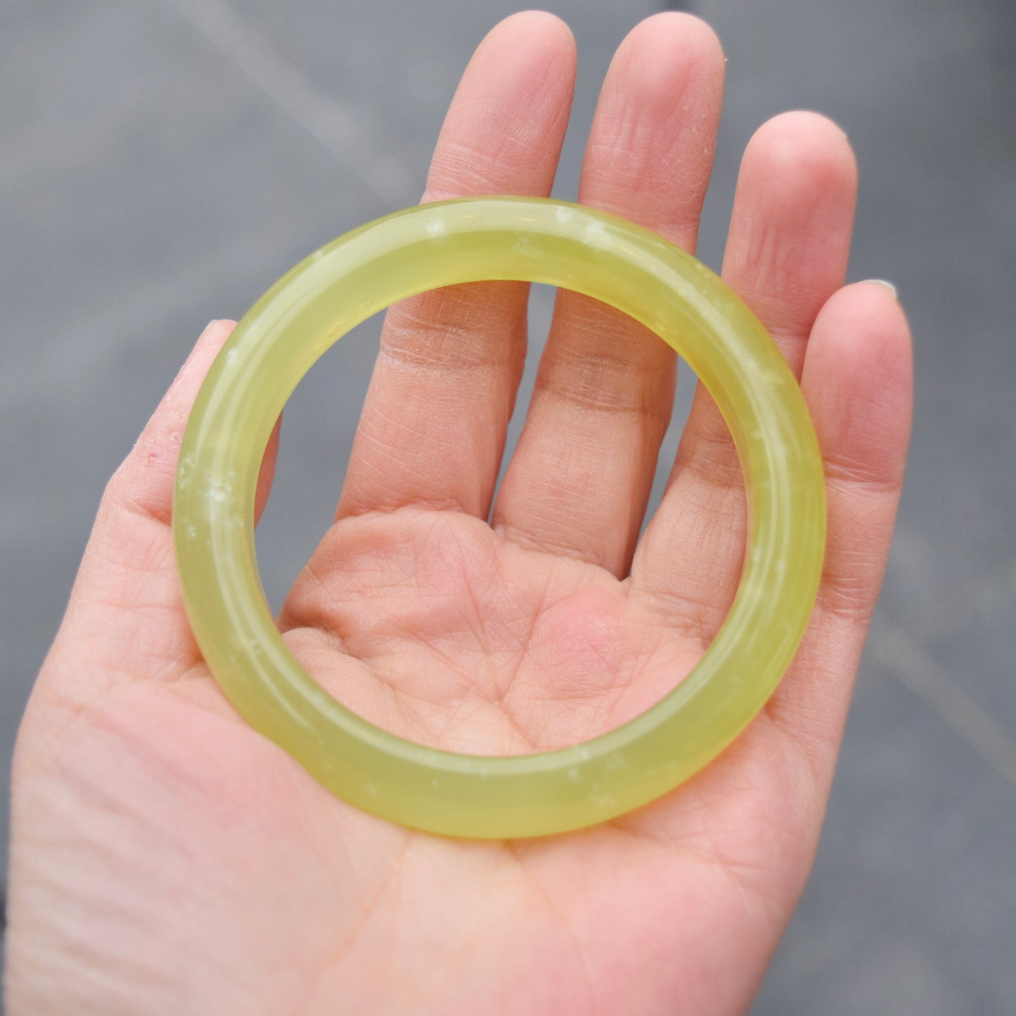 57.8 mm Serpentine Jade Bangle - Golden Green