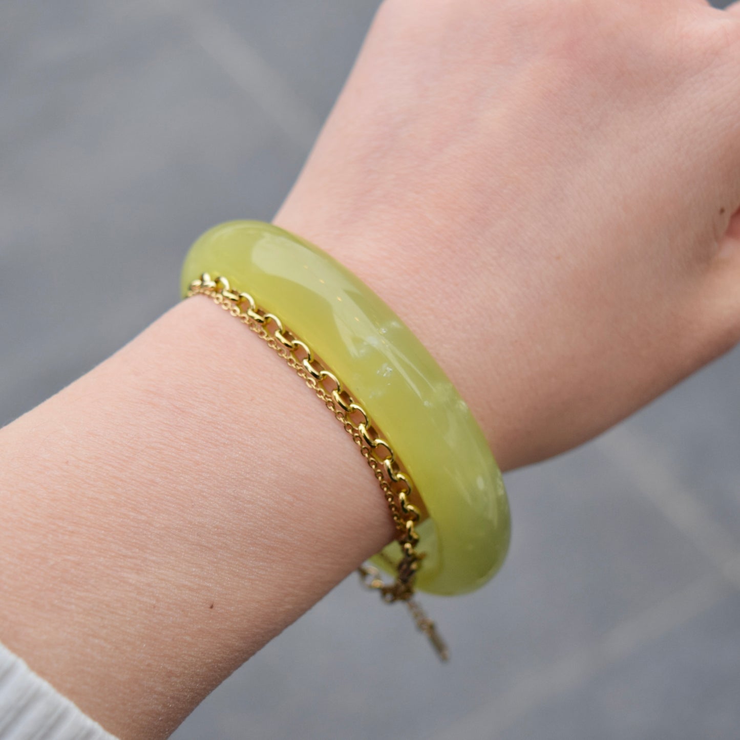 57.8 mm Serpentine Jade Bangle - Golden Green