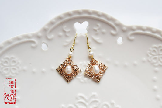 Chinese Window Lattice Earrings, Freshwater Pearl, Gold-Plated