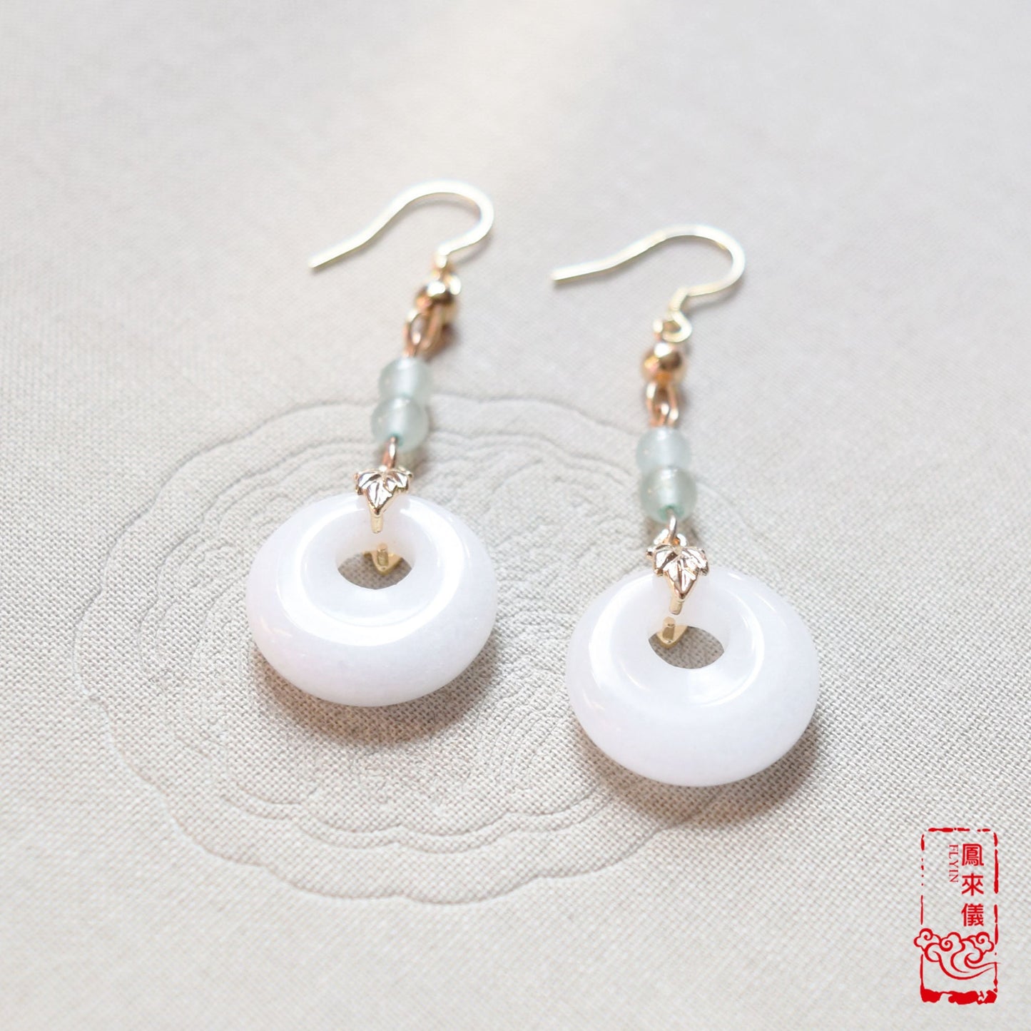 Quartz Jade Peace Buckle Earrings - White