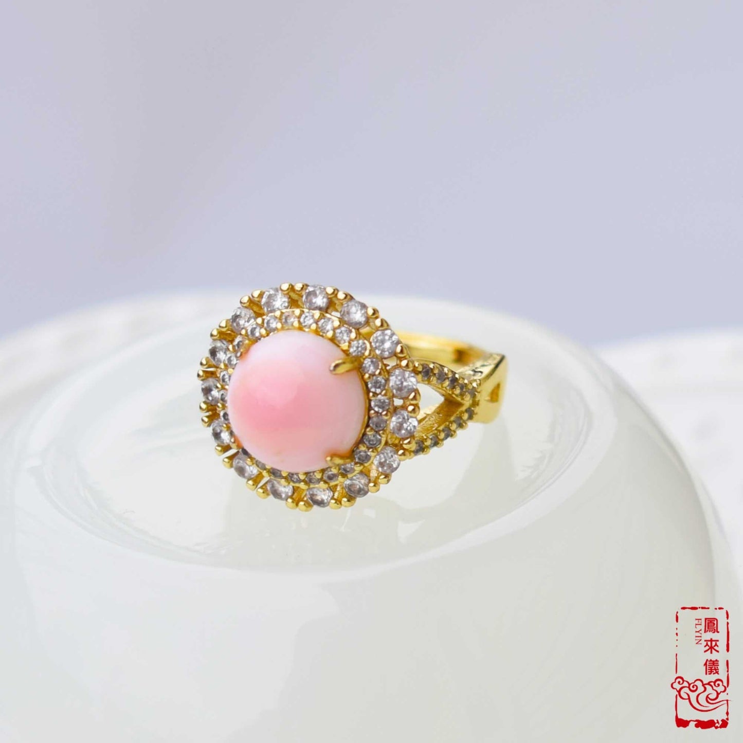 Pink Queen Conch Cabochon Rings - Circle/ 4 Leaf Clover Gold Plated Brass Rings