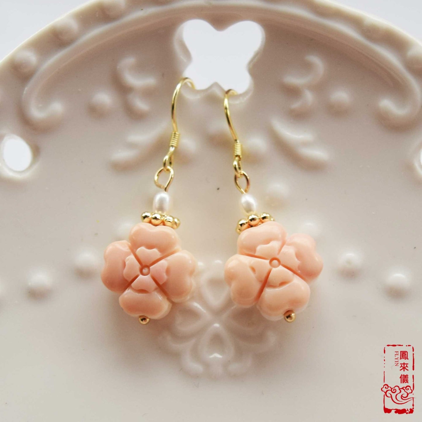 Queen Conch Shell Clover Earrings - Gold Pearl Earrings