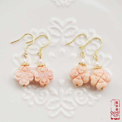 Queen Conch Shell Clover Earrings - Gold Pearl Earrings