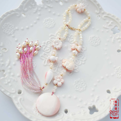 Pink Queen Conch Shell Tassel: Rabbit Castle Car Charm