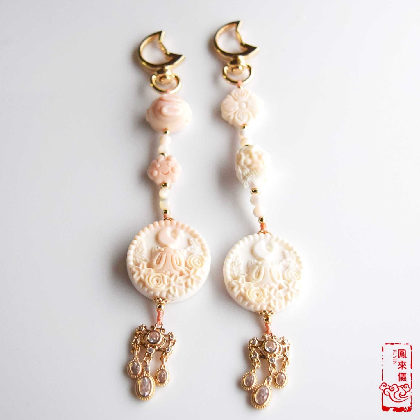 Moon Bunny Flora Bag Charm and Key Chain｜Queen Conch Shell