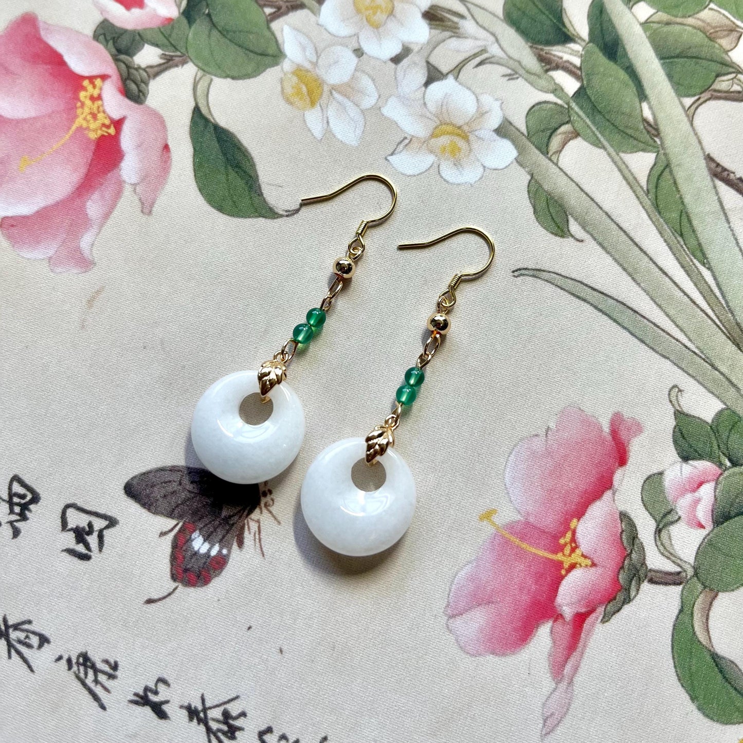 Quartz Jade Peace Buckle Earrings - White