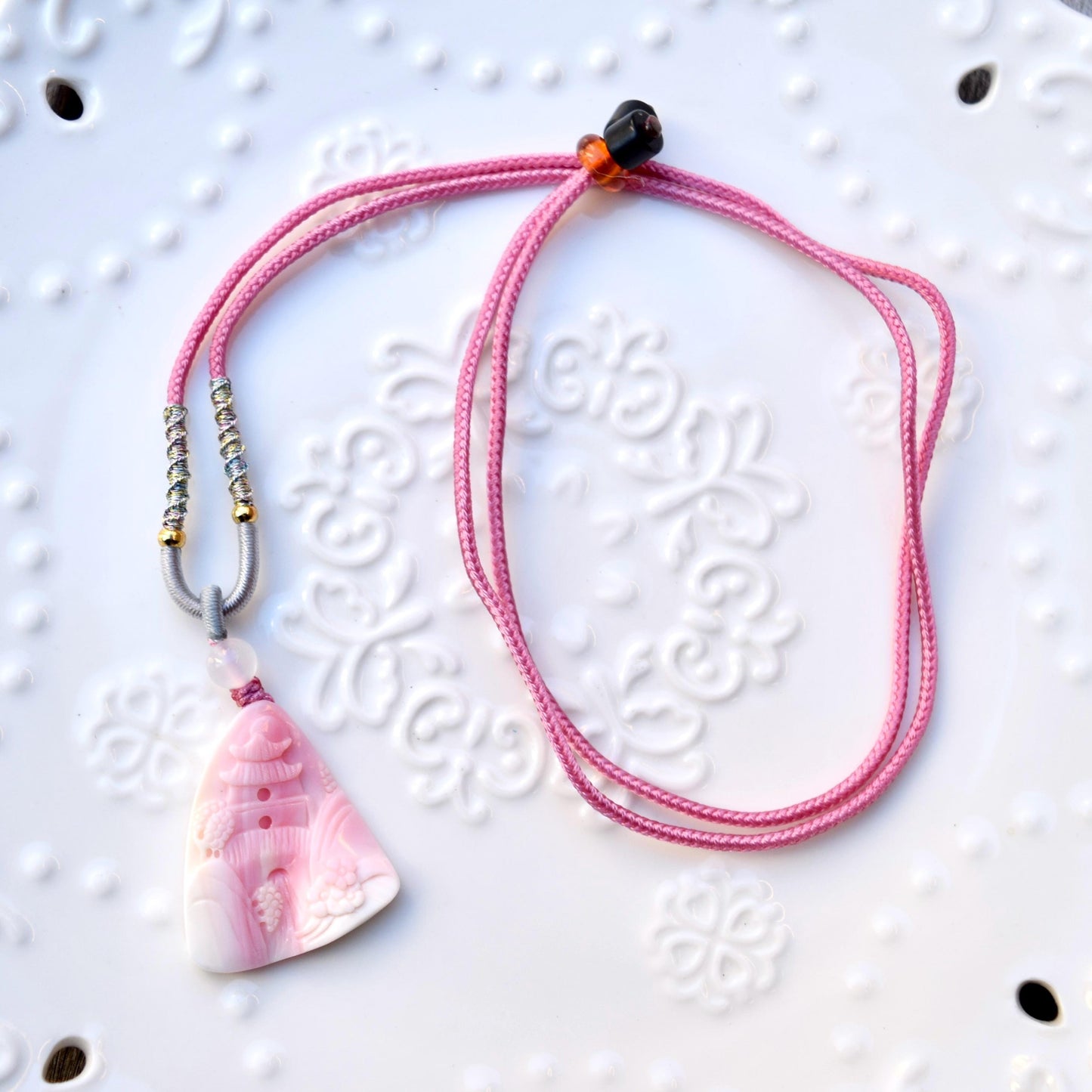 Landscape Pendant Rope Necklace - Pink Queen Conch Shell