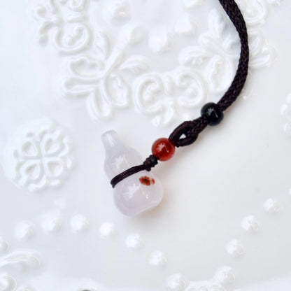 Agate Gourd Pendant Rope Necklace