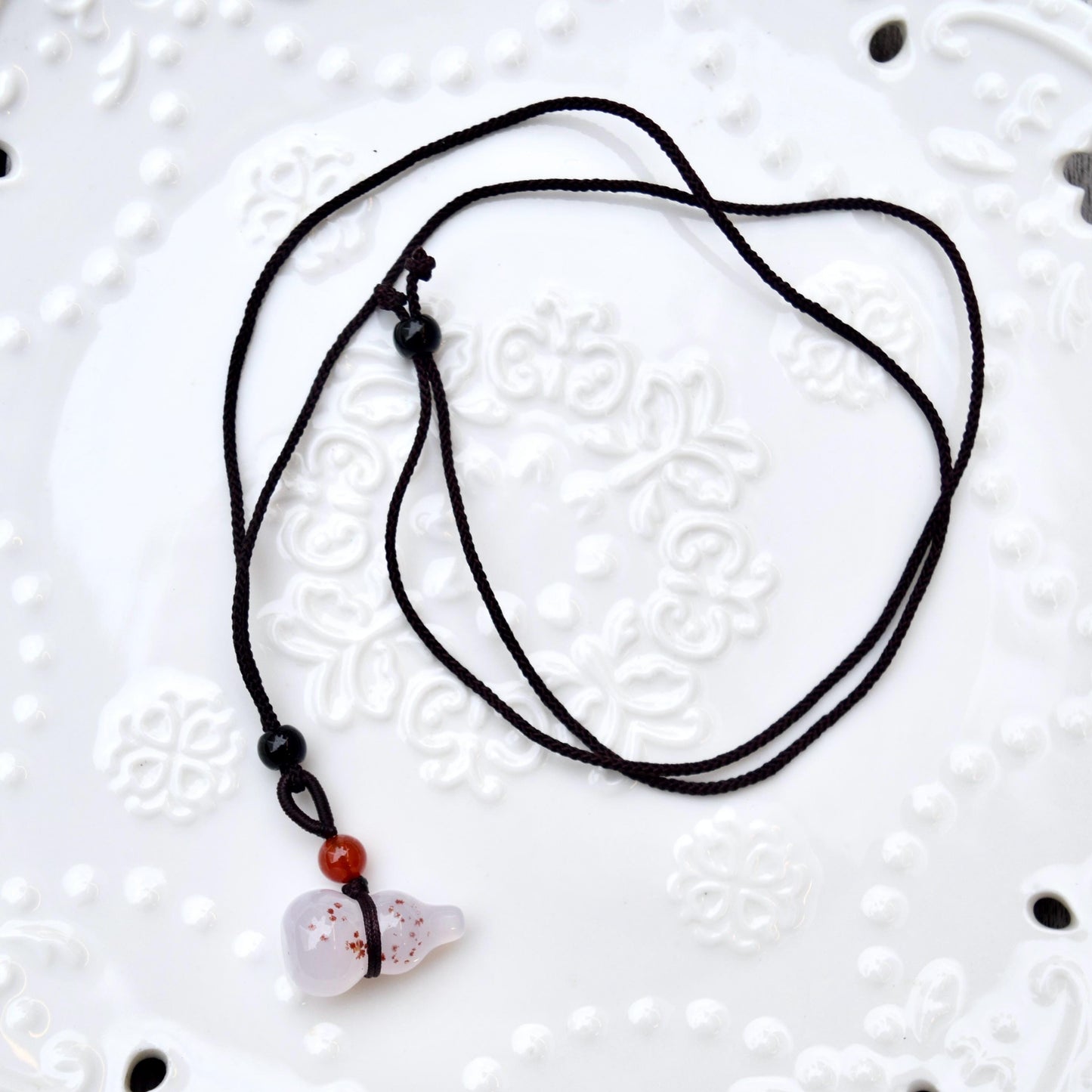 Agate Gourd Pendant Rope Necklace