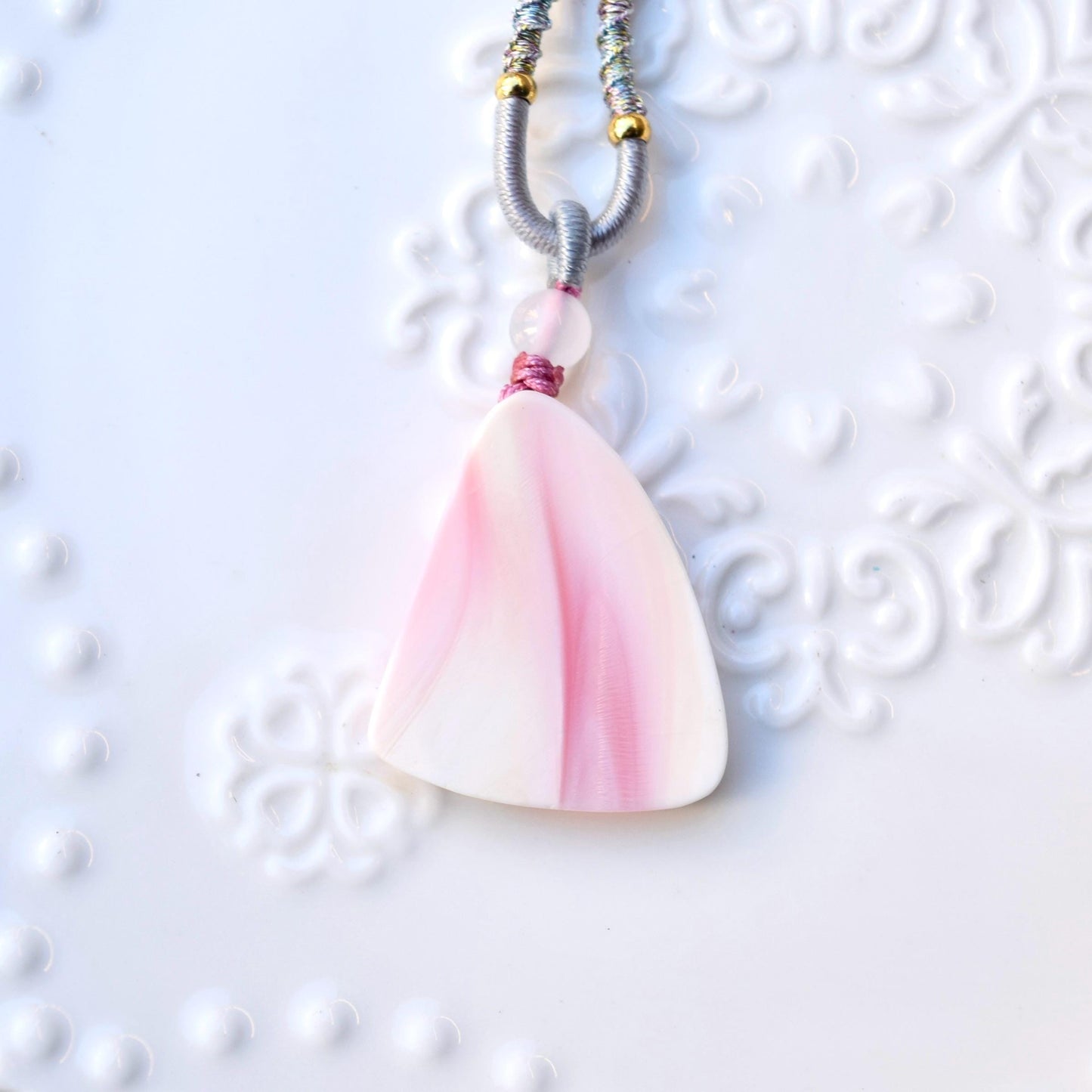 Landscape Pendant Rope Necklace - Pink Queen Conch Shell