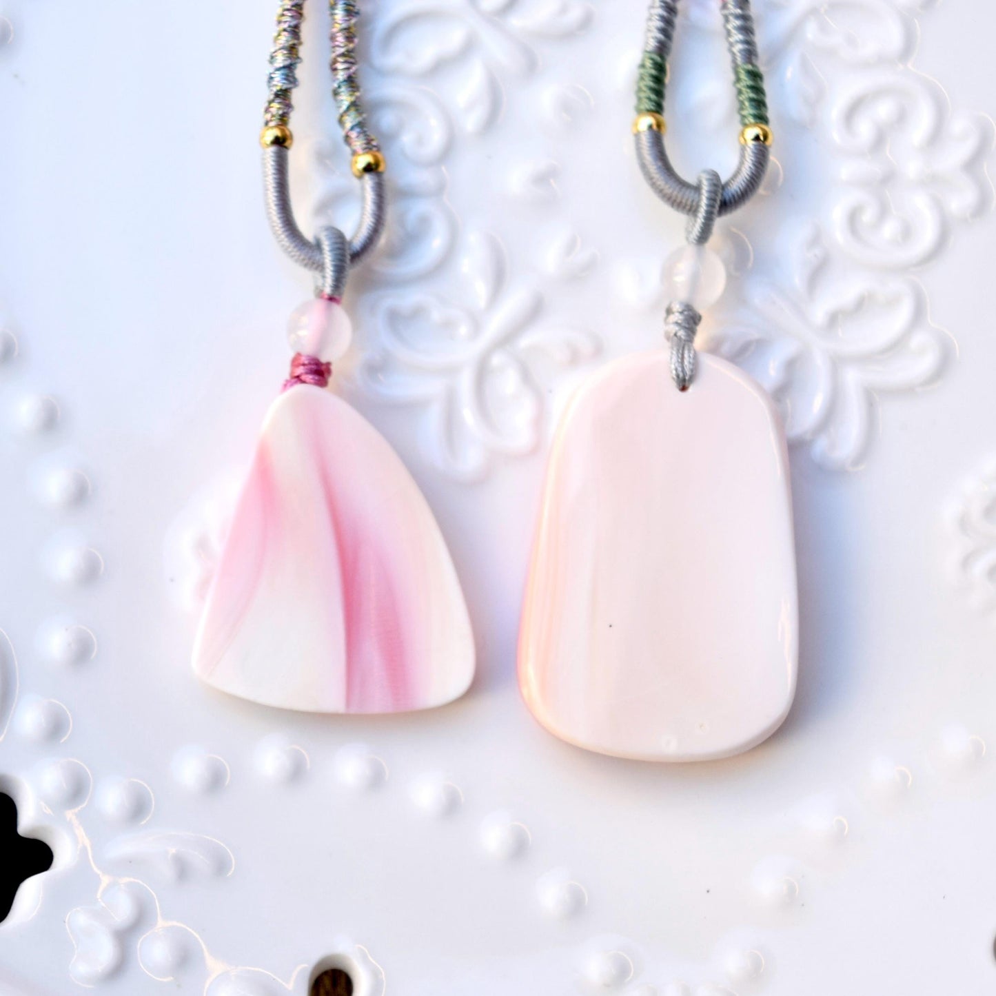 Landscape Pendant Rope Necklace - Pink Queen Conch Shell