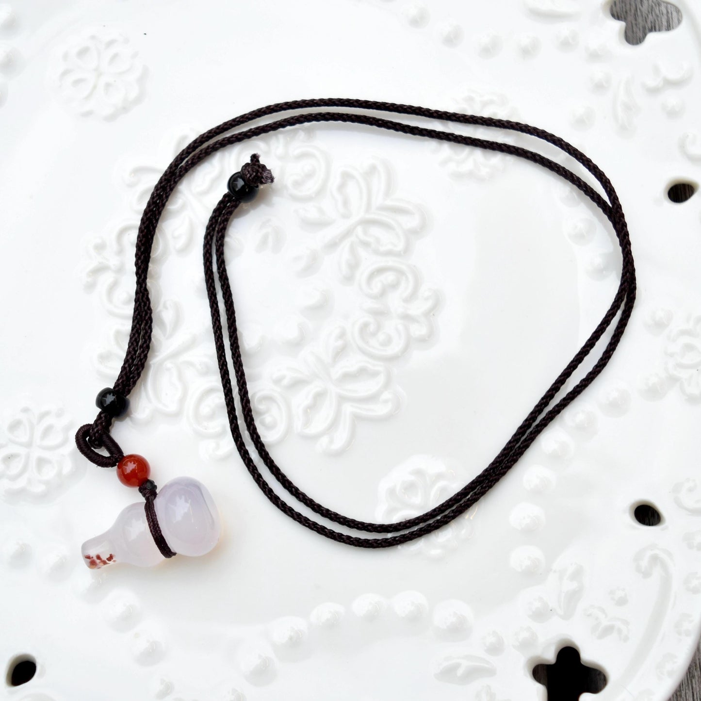 Agate Gourd Pendant Rope Necklace