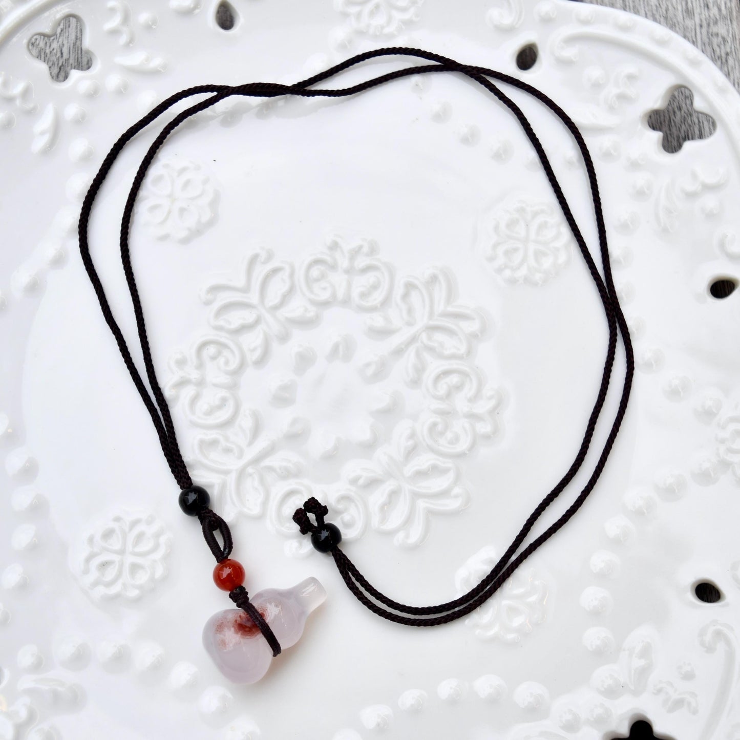 Agate Gourd Pendant Rope Necklace