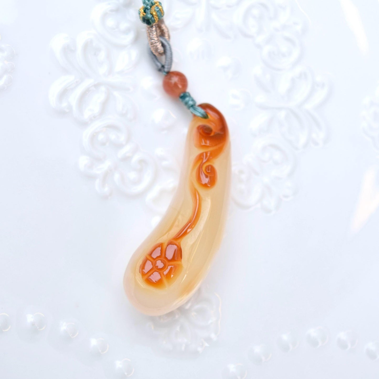 Agate Flower Carved Pendant Rope Necklace