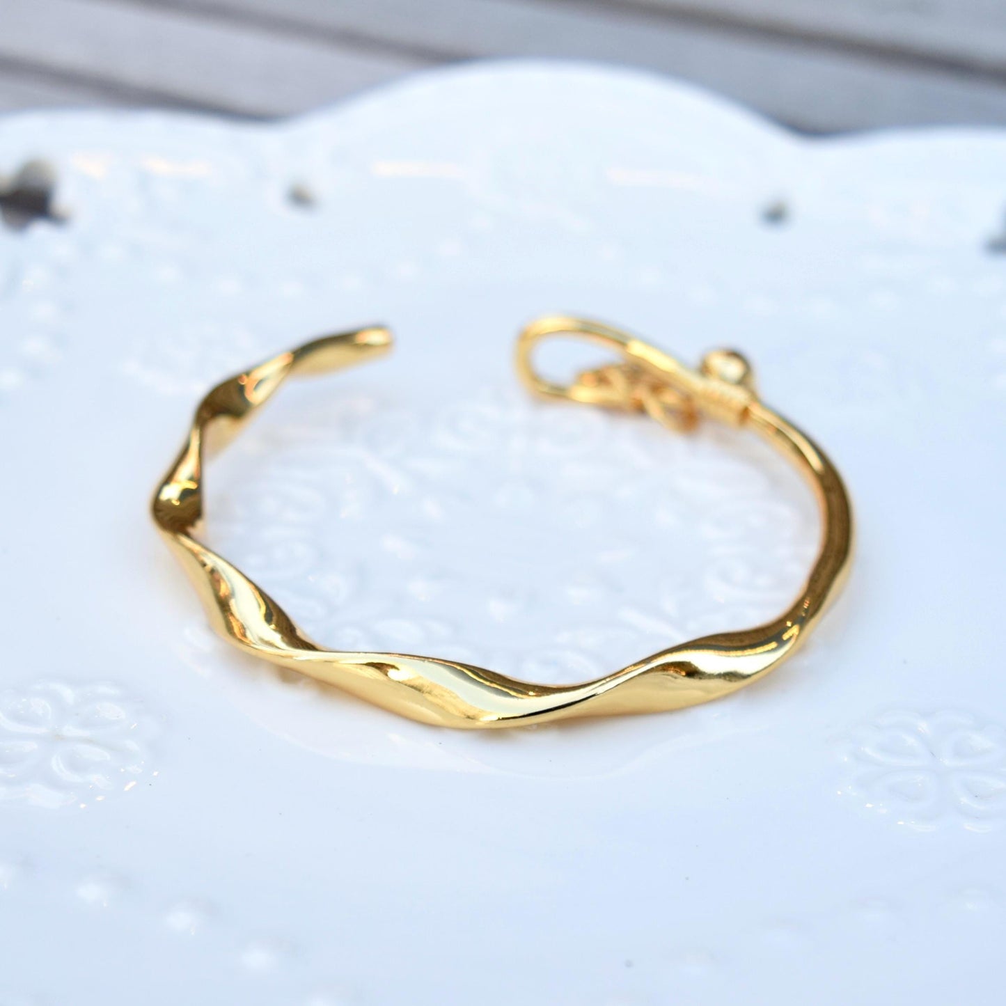 60 mm Golden Wavy Butterfly Bangle - Chinese Bangle
