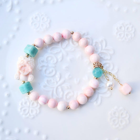 Queen Conch Shell Beaded Bracelet: Lion Charm, Amazonite & Pearl