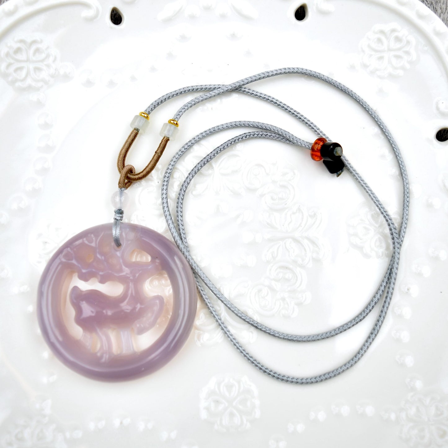 Deer Circle Pendant Rope Necklace - Gray Agate