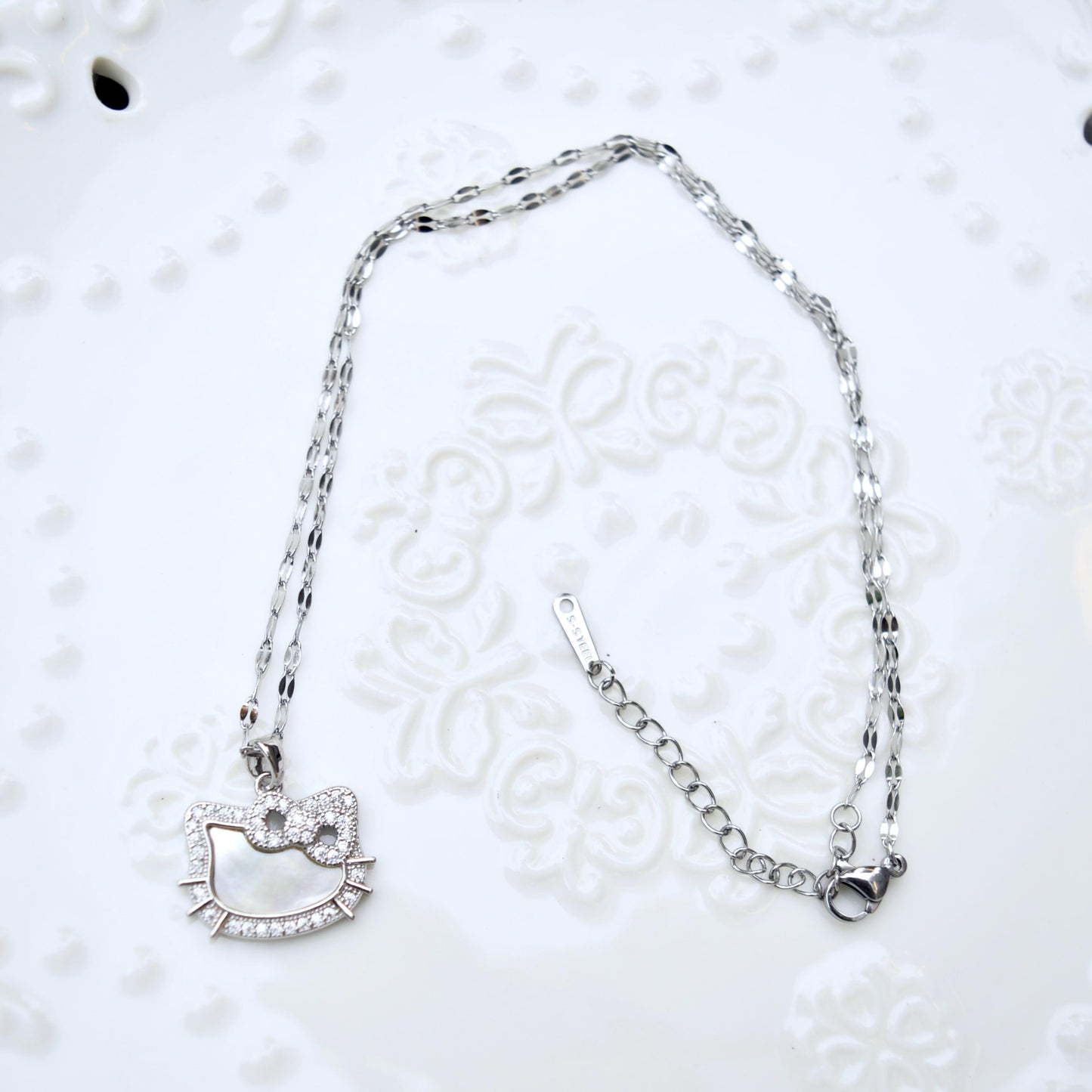 Shell Kitty Head Charm Golden Necklace - Vintage Style