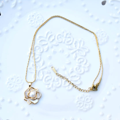 White Camellia Shell Pearl Necklace - Vintage Style