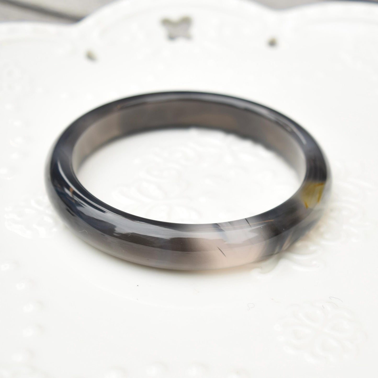 58.6 mm Black Agate Bangle Bracelet: Chinese Round Ornament