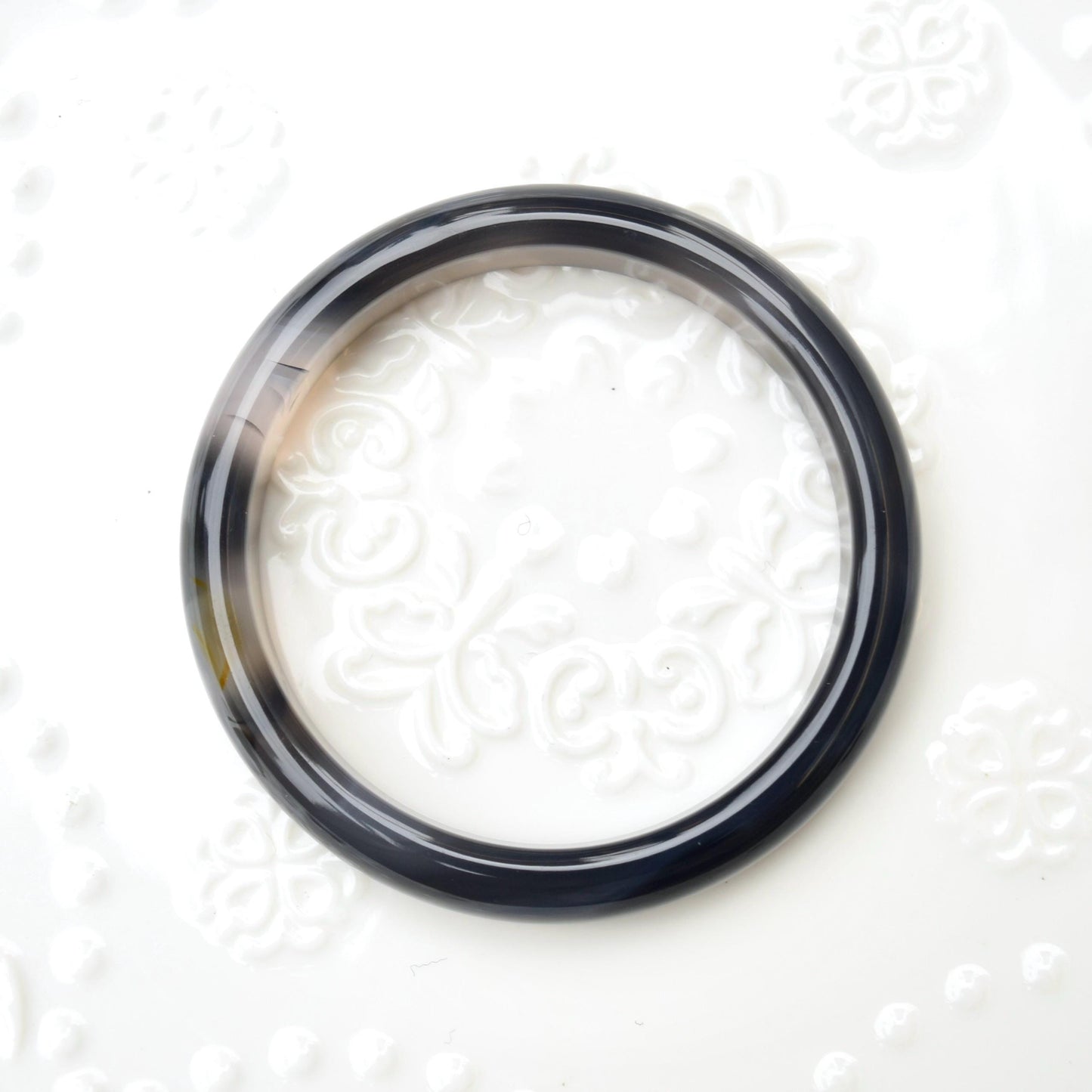 58.6 mm Black Agate Bangle Bracelet: Chinese Round Ornament