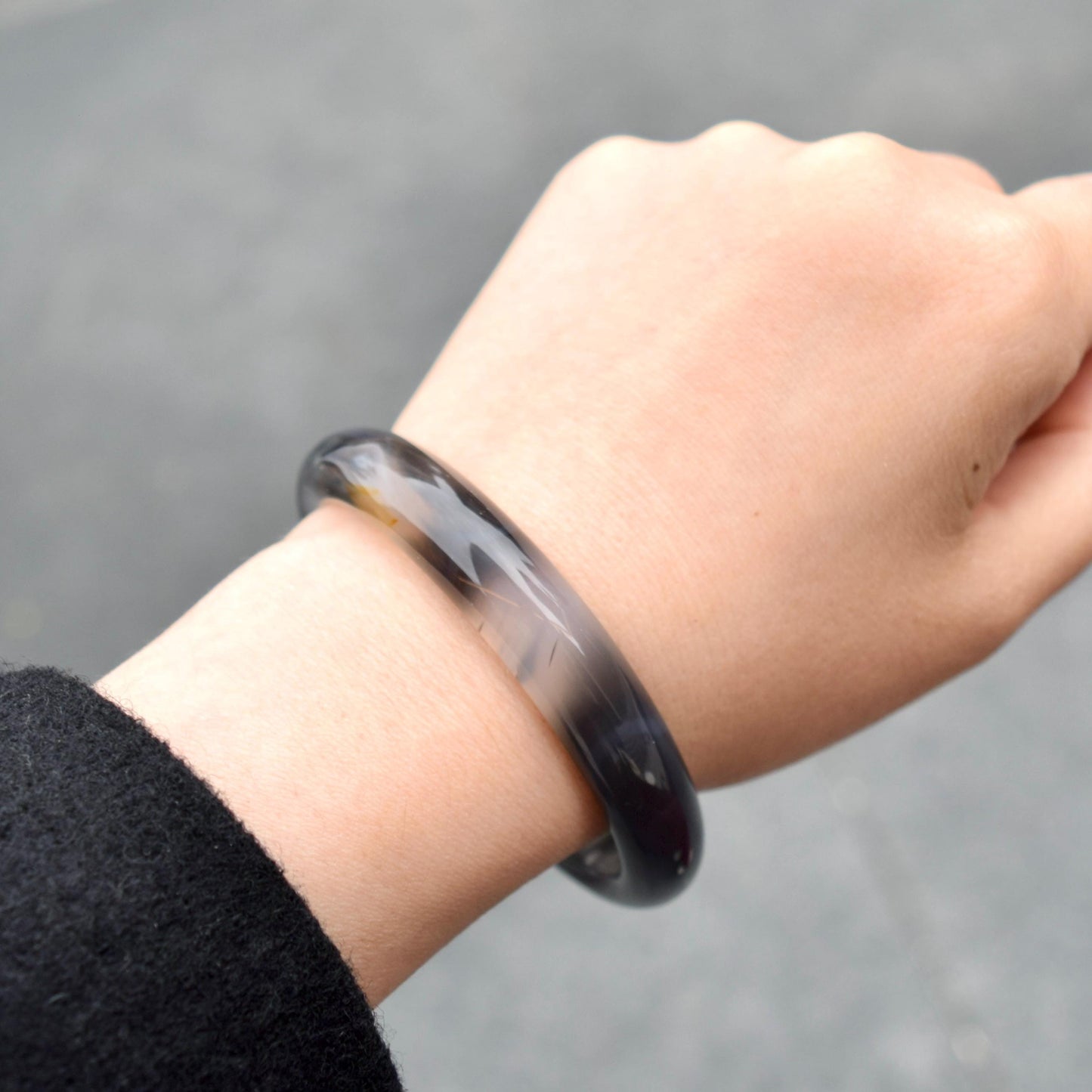 58.6 mm Black Agate Bangle Bracelet: Chinese Round Ornament