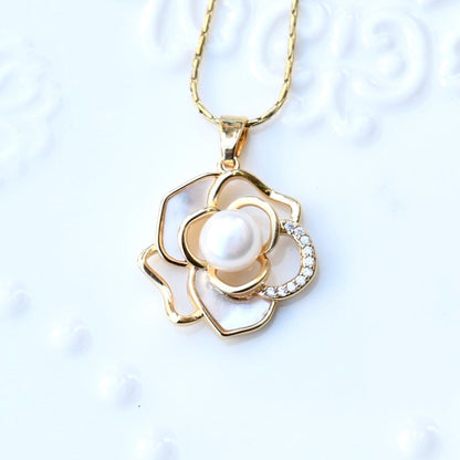White Camellia Shell Pearl Necklace - Vintage Style