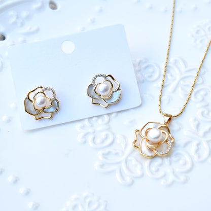 White Camellia Shell Pearl Necklace - Vintage Style