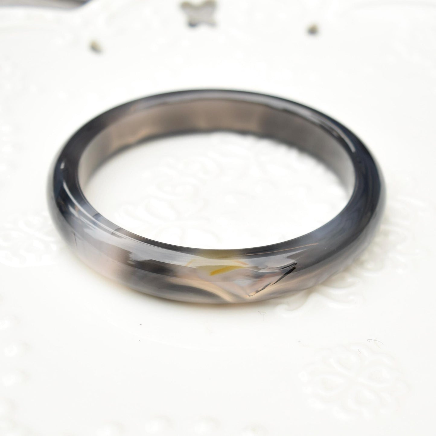 58.6 mm Black Agate Bangle Bracelet: Chinese Round Ornament