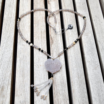 Gray Agate Flora Lock Pendant Beaded Necklace