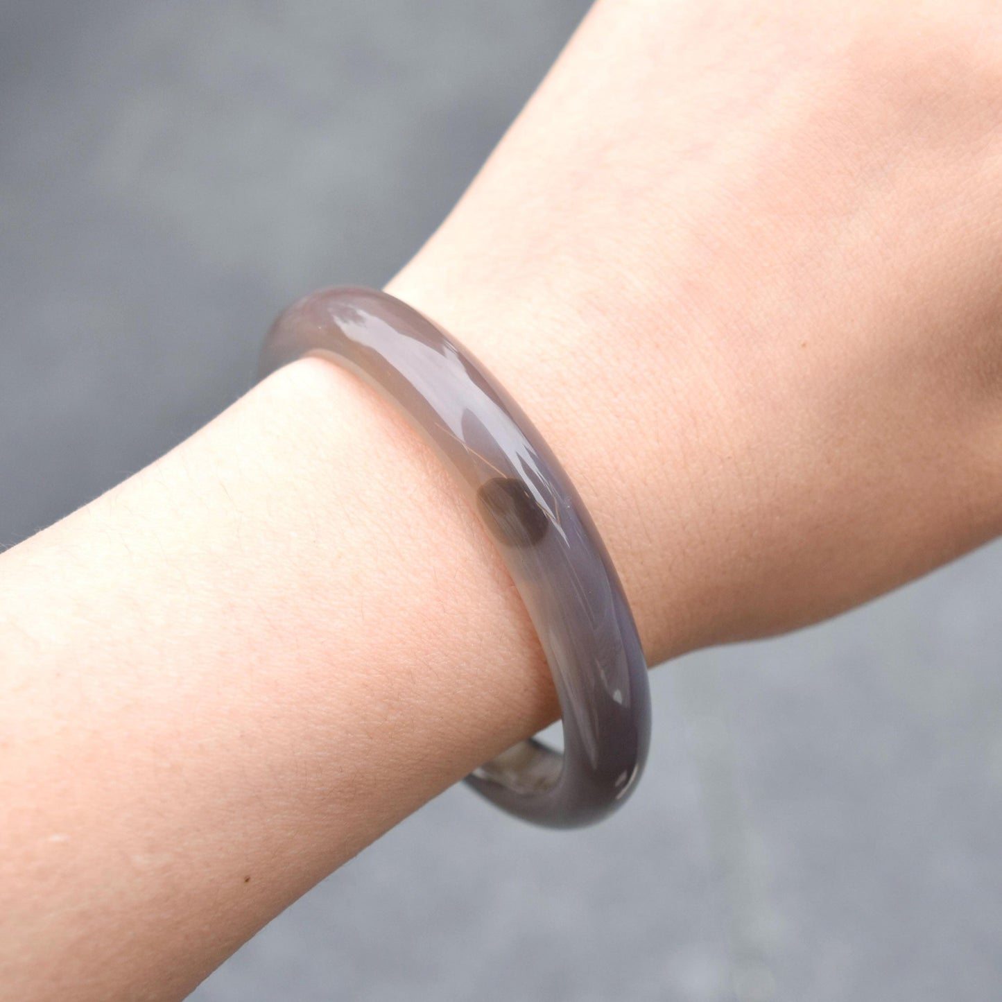 56.6 mm Gray Agate Bangle