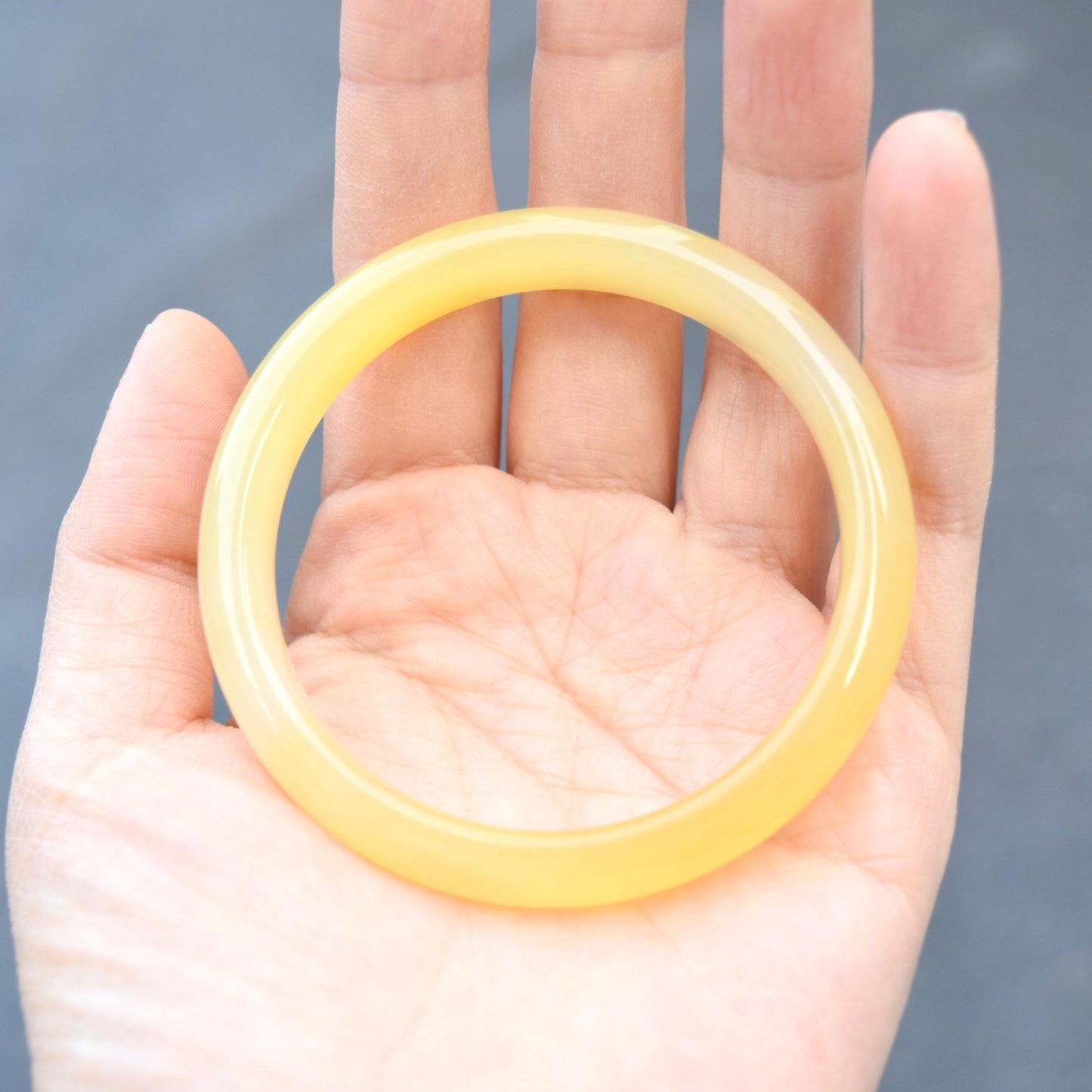 54.9 mm Yellow Agate Bangle: Chinese Jade Style