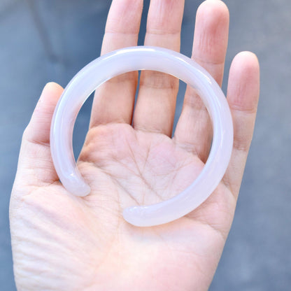 60.3 mm White Agate Bangle: Cat Paw Design
