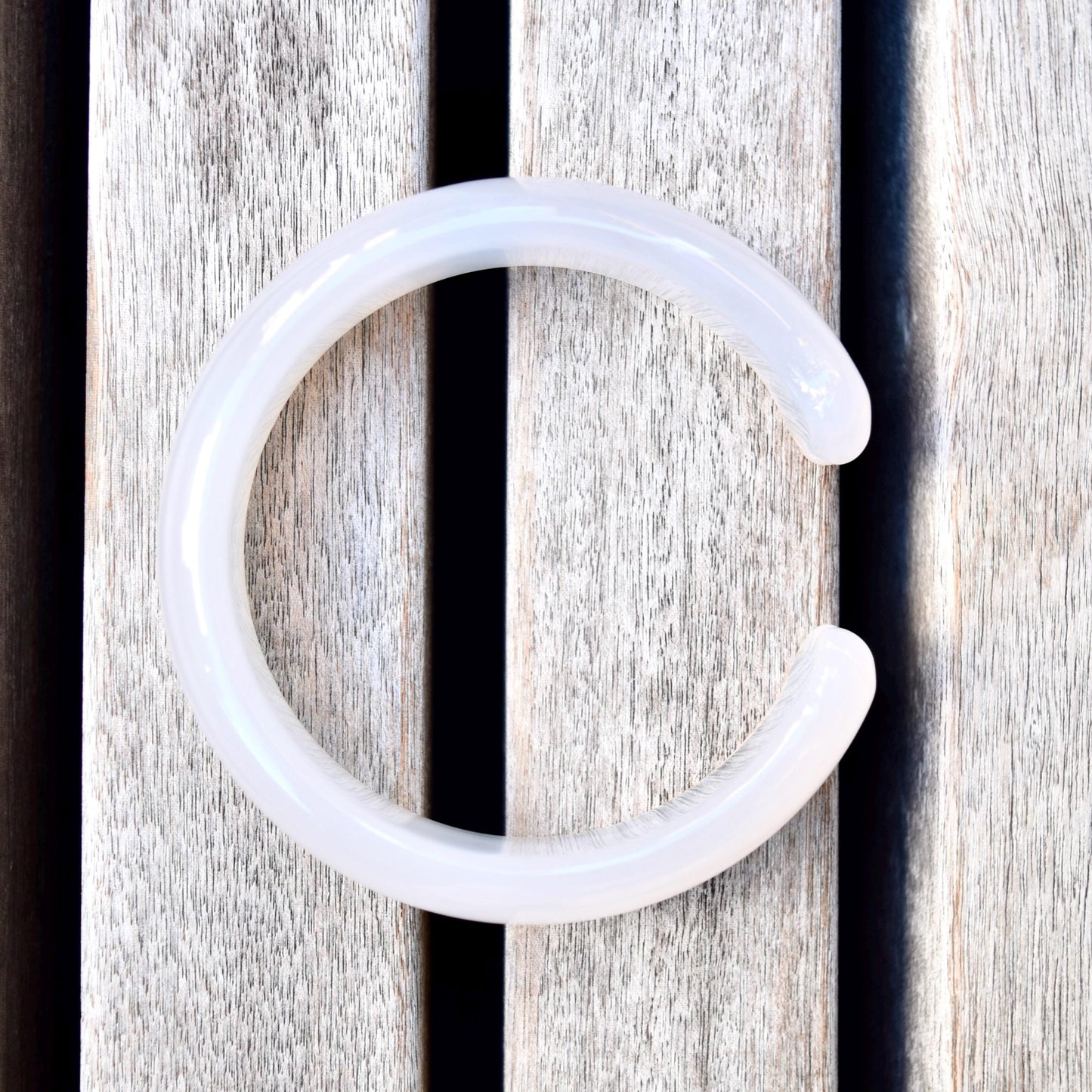 60.3 mm White Agate Bangle: Cat Paw Design