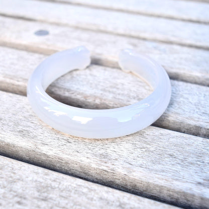 60.3 mm White Agate Bangle: Cat Paw Design