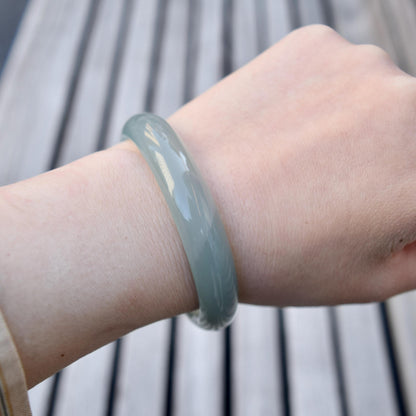55.4 mm Green Agate Bangle: Chinese Jade Style